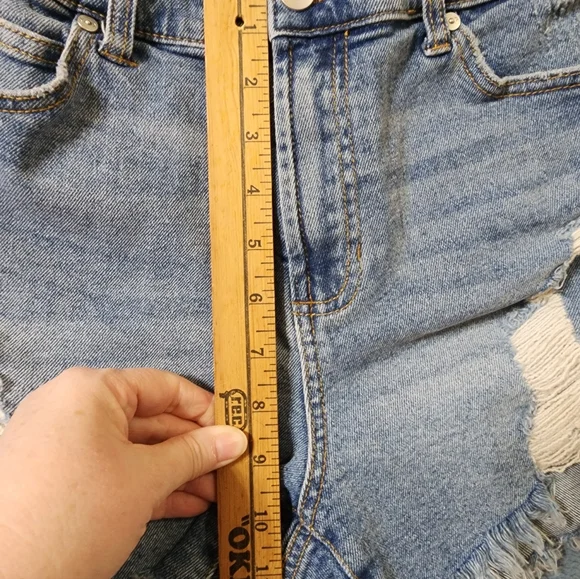 Kendall + Kylie Shorts 7/28 The Icon Short Distressed Cut Off Denim Blue Size 28 - Picture 5 of 9